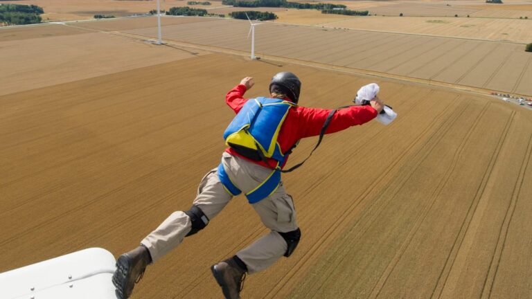 BASE Jumping: The Thrill vs. The Risk